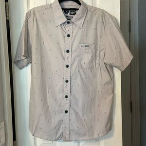 Men’s Salty Crew button up shirt.